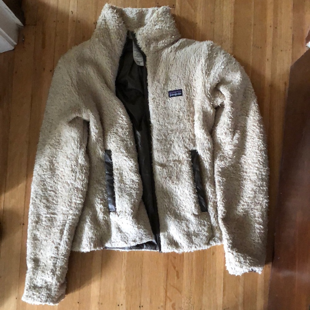 PATAGONIA cream fleece jacket